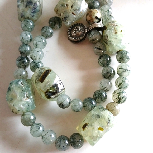 NETSUKE NECKLACE BUDDHA RIDING TURTLE HOLDING LOTUS 29" LONG - Picture 8 of 10